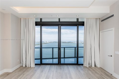 Condo in Miami, Florida, 5 bedrooms  № 1934291 - photo 17