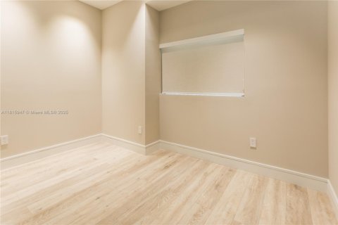 Condo in Miami, Florida, 5 bedrooms  № 1934291 - photo 26