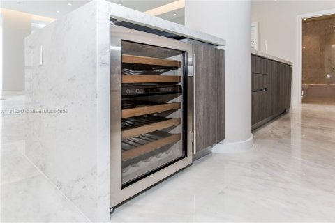 Condo in Miami, Florida, 5 bedrooms  № 1934291 - photo 7