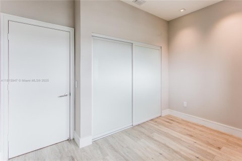 Condo in Miami, Florida, 5 bedrooms  № 1934291 - photo 27