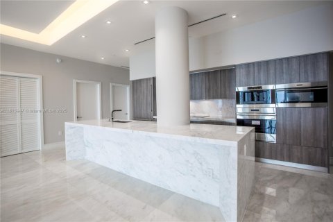Condo in Miami, Florida, 5 bedrooms  № 1934291 - photo 4