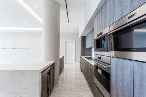 Condo in Miami, Florida, 5 bedrooms  № 1934291 - photo 5