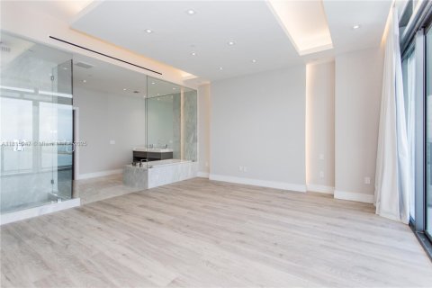 Condo in Miami, Florida, 5 bedrooms  № 1934291 - photo 9