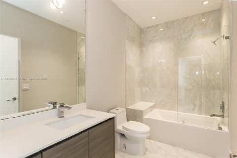 Condo in Miami, Florida, 5 bedrooms  № 1934291 - photo 29