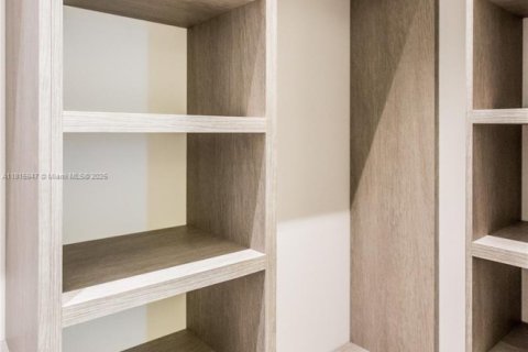 Condo in Miami, Florida, 5 bedrooms  № 1934291 - photo 18