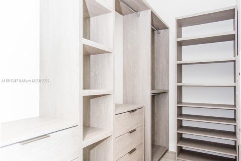 Condo in Miami, Florida, 5 bedrooms  № 1934291 - photo 20