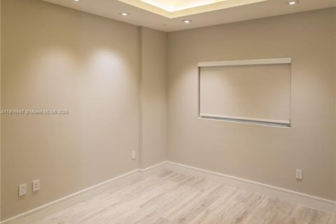 Condo in Miami, Florida, 5 bedrooms  № 1934291 - photo 28