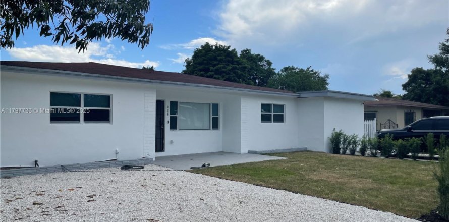 Propiedad comercial en Miami, Florida 186.73 m2 № 1974873