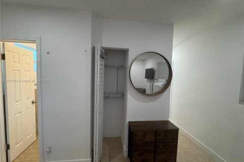 Propiedad comercial en alquiler en Miami, Florida, 186.73 m2 № 1974873 - foto 11