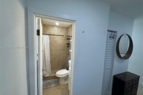 Propiedad comercial en alquiler en Miami, Florida, 186.73 m2 № 1974873 - foto 9