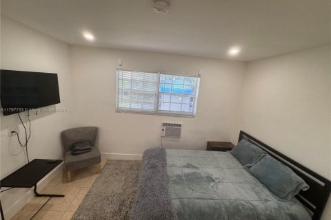 Propiedad comercial en alquiler en Miami, Florida, 186.73 m2 № 1974873 - foto 12