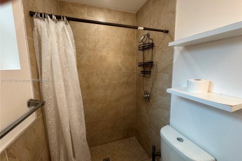 Propiedad comercial en alquiler en Miami, Florida, 186.73 m2 № 1974873 - foto 13