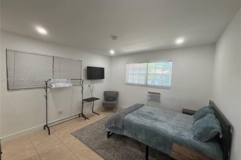 Propiedad comercial en alquiler en Miami, Florida, 186.73 m2 № 1974873 - foto 8