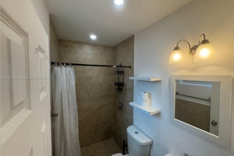 Propiedad comercial en alquiler en Miami, Florida, 186.73 m2 № 1974873 - foto 10