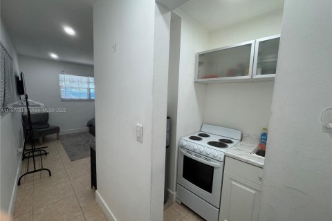 Propiedad comercial en alquiler en Miami, Florida, 186.73 m2 № 1974873 - foto 5