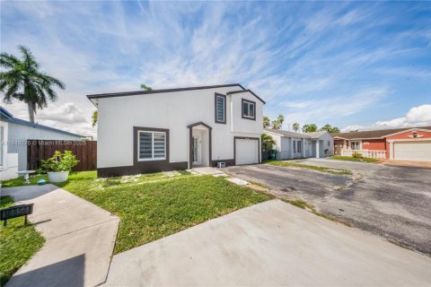 Купить виллу или дом в Хайалиа, Флорида 3 спальни, 132.39м2, № 1936627 - фото 2