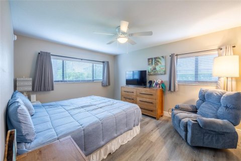 Condo in Fort Myers, Florida, 3 bedrooms № 2199091 - photo 12