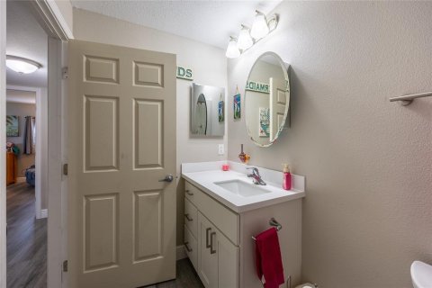 Condo in Fort Myers, Florida, 3 bedrooms № 2199091 - photo 17