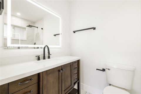 House in Hollywood, Florida 3 bedrooms, 103.31 sq.m. № 1809213 - photo 30