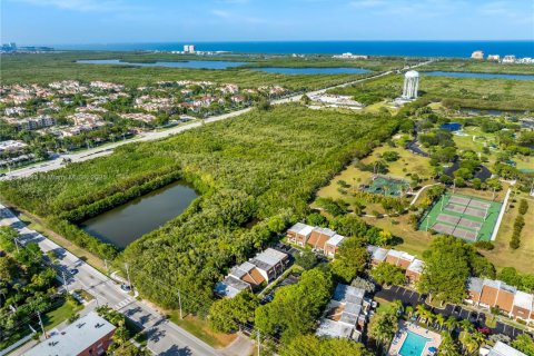 House in Hollywood, Florida 3 bedrooms, 103.31 sq.m. № 1809213 - photo 5