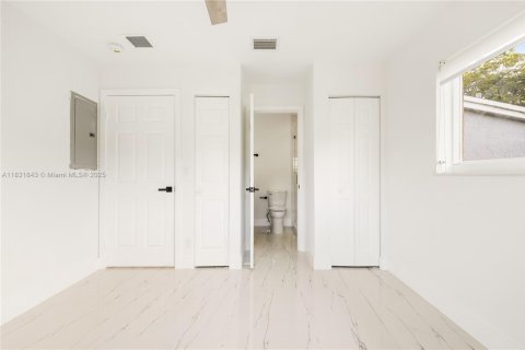 House in Hollywood, Florida 3 bedrooms, 103.31 sq.m. № 1809213 - photo 28