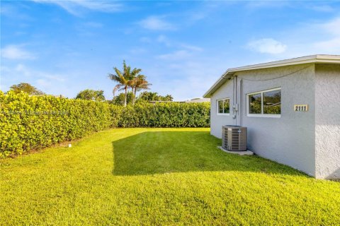 House in Hollywood, Florida 3 bedrooms, 103.31 sq.m. № 1809213 - photo 10