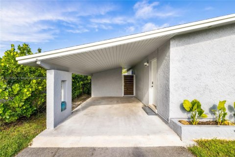 House in Hollywood, Florida 3 bedrooms, 103.31 sq.m. № 1809213 - photo 8