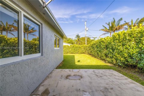 House in Hollywood, Florida 3 bedrooms, 103.31 sq.m. № 1809213 - photo 17