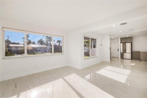 House in Hollywood, Florida 3 bedrooms, 103.31 sq.m. № 1809213 - photo 18