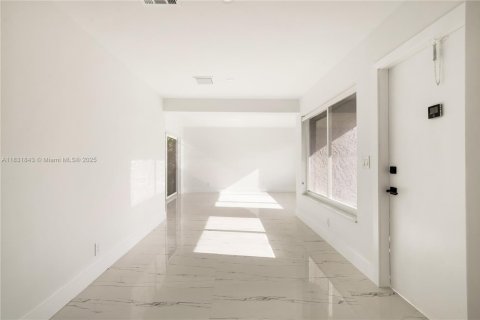 House in Hollywood, Florida 3 bedrooms, 103.31 sq.m. № 1809213 - photo 13