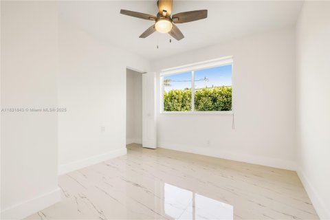House in Hollywood, Florida 3 bedrooms, 103.31 sq.m. № 1809213 - photo 25