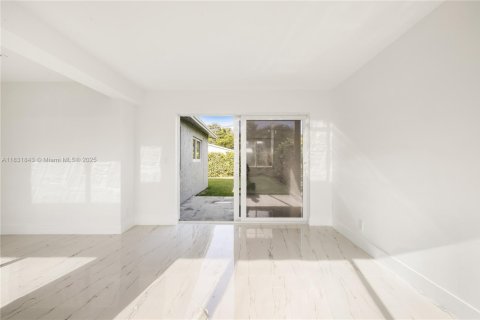 House in Hollywood, Florida 3 bedrooms, 103.31 sq.m. № 1809213 - photo 16