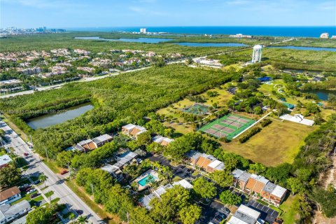 House in Hollywood, Florida 3 bedrooms, 103.31 sq.m. № 1809213 - photo 6