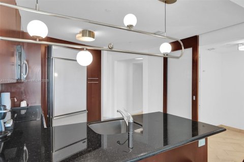 Condo in Miami Beach, Florida, 2 bedrooms № 1981727 - photo 22