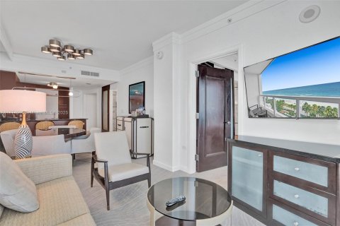 Condo in Miami Beach, Florida, 2 bedrooms № 1981727 - photo 16