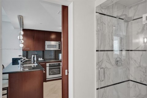 Condo in Miami Beach, Florida, 2 bedrooms № 1981727 - photo 24