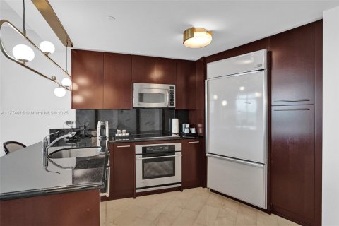 Condo in Miami Beach, Florida, 2 bedrooms № 1981727 - photo 19