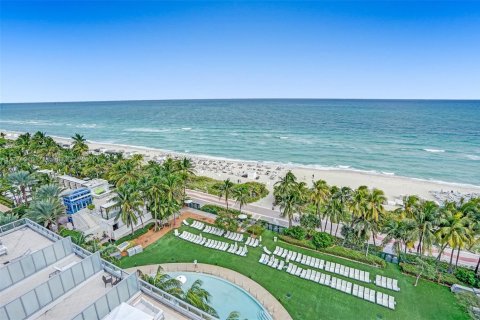 Condo in Miami Beach, Florida, 2 bedrooms № 1981727 - photo 9