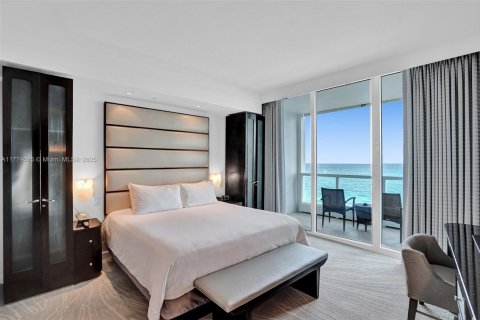 Condo in Miami Beach, Florida, 2 bedrooms № 1981727 - photo 26