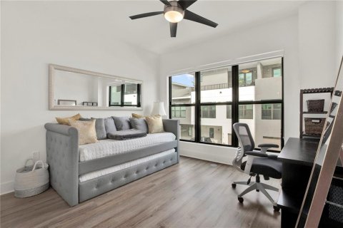 Townhouse in Tampa, Florida 4 bedrooms, 195.84 sq.m. № 1801639 - photo 15