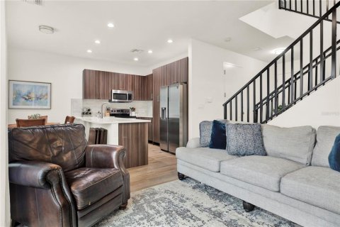 Townhouse in Tampa, Florida 4 bedrooms, 195.84 sq.m. № 1801639 - photo 5