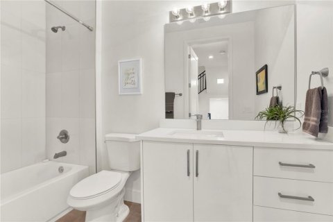Townhouse in Tampa, Florida 4 bedrooms, 195.84 sq.m. № 1801639 - photo 14
