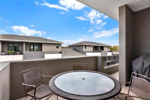 Townhouse in Tampa, Florida 4 bedrooms, 195.84 sq.m. № 1801639 - photo 20