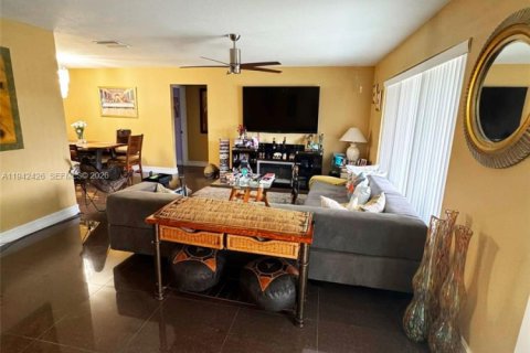 Villa ou maison à vendre à Tamarac, Floride: 2 chambres, 146.69 m2 № 1999158 - photo 11