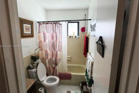 Villa ou maison à vendre à Tamarac, Floride: 2 chambres, 146.69 m2 № 1999158 - photo 18