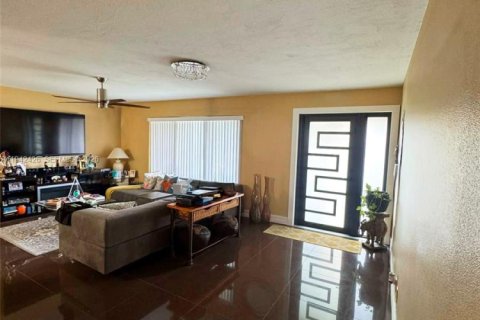 Villa ou maison à vendre à Tamarac, Floride: 2 chambres, 146.69 m2 № 1999158 - photo 12