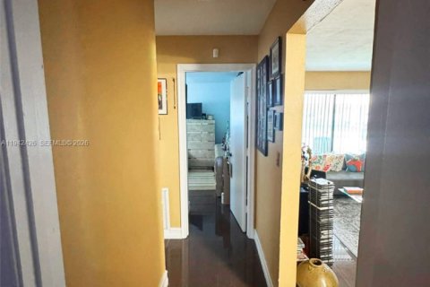 Villa ou maison à vendre à Tamarac, Floride: 2 chambres, 146.69 m2 № 1999158 - photo 16