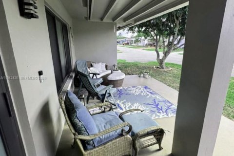 Villa ou maison à vendre à Tamarac, Floride: 2 chambres, 146.69 m2 № 1999158 - photo 5