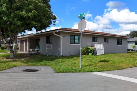Villa ou maison à vendre à Tamarac, Floride: 2 chambres, 146.69 m2 № 1999158 - photo 20