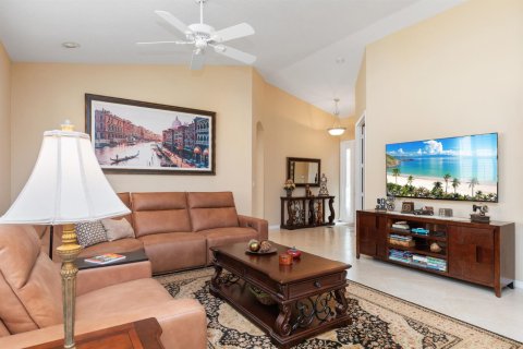 House in Delray Beach, Florida 3 bedrooms, 149.2 sq.m. № 2179158 - photo 2
